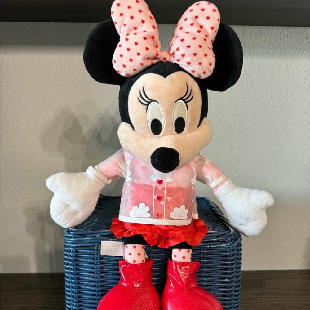 Disney 2020 Valentine's Day Minnie Mouse